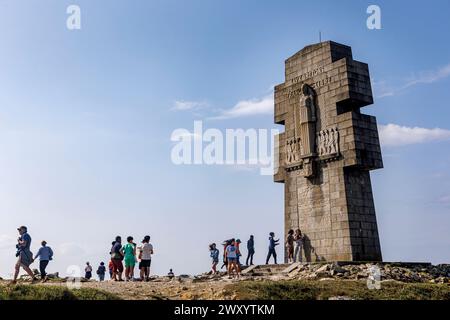 Camaret-sur-Mer (Brittany, north western France): Cross of Lorraine on the “pointe de Pen Hir headland, memorial “To the Bretons of Free France” Stock Photo