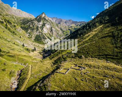 Hautes-Pyrenees department, Aure Upper Valley (Upper Pyrenees, south-western France): the Moudang Valley, belonging to the to the network of nature pr Stock Photo