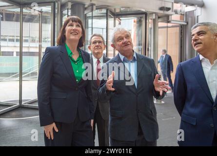 London, England, UK. 3rd Apr, 2024. (left to right) Shadow Chancellor RACHEL REEVES, Mayor of London SADIQ KHAN Ana Chief Executive and Director of the Francis Crick Institute, Sir PAUL NURSE (M) are seen on a visit to the Francis Crick Institute in London to announce a new London Growth Plan to boost economic growth. (Credit Image: © Tayfun Salci/ZUMA Press Wire) EDITORIAL USAGE ONLY! Not for Commercial USAGE! Stock Photo