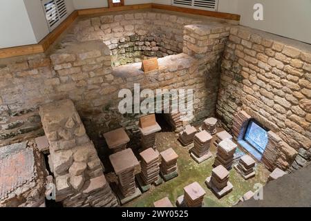 The hot room (calidarium) with underfloor hypocaust heating and hot tub (balneum calidum) in the west bath house at Chedworth Roman Villa, England Stock Photo