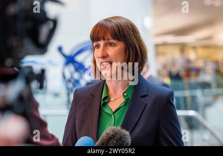 London, UK. 3rd Apr, 2024. Shadow Chancellor, Rachel Reeves London Mayor, Sadiq Khan, visits the Francis Crick Institute with Shadow Chancellor, Rachel Reeves. Sadiq Khan, is running for a third term in the Mayoral elections on May 2nd. He has promised to create 150,000 high quality well paid jobs by 2028 in his re-election campaign. Credit: Karl Black/Alamy Live News Stock Photo