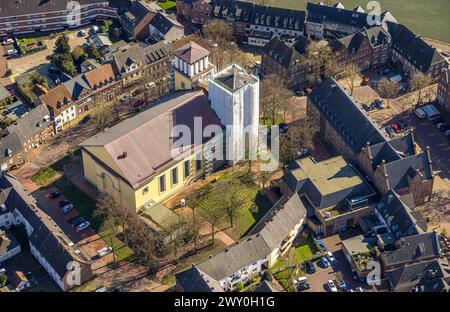 Luftbild, Baustelle mit Renovierung der Kirchtürme an der kath. Kirche St. Mariä Himmelfahrt, Rathaus Stadtverwaltung, Rees, Nordrhein-Westfalen, Deutschland ACHTUNGxMINDESTHONORARx60xEURO *** Aerial view, construction site with renovation of the church towers at the catholic church St Mariä Himmelfahrt, town hall city administration, Rees, North Rhine-Westphalia, Germany ACHTUNGxMINDESTHONORARx60xEURO Stock Photo