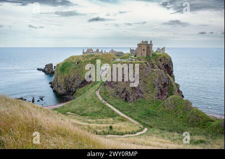 View Dunnottar Castle on the cliff top, North East coast of Scotland near Stonehaven in Aberdeenshire, UK Stock Photo