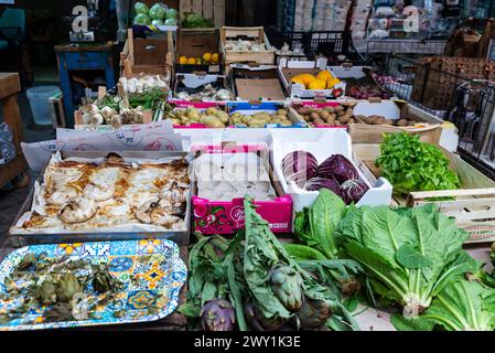 Fruit and vegetable shop in Ballaro Market, street food market in ...
