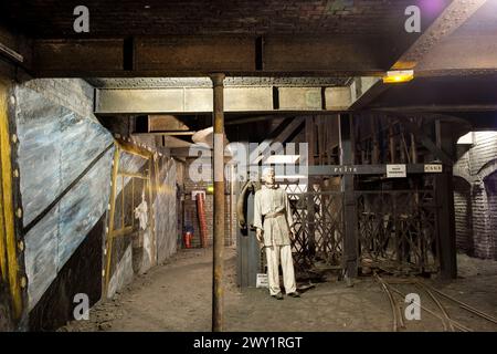 Musee du site minier de Wallers-Aremberg avec des reconstitutions de galerie et la salle des pendus  Museum of the coal mine in Wallers Stock Photo