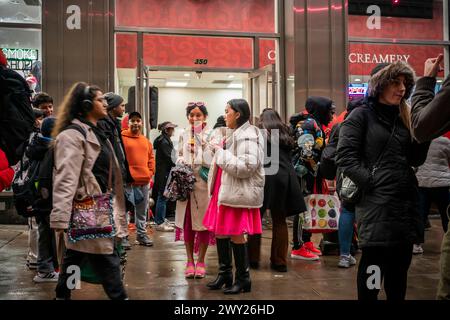 Hundreds of people line up for free ice cream outside the grand opening celebration of a Cold Stone Creamery franchise off of Times Square in New York on Wednesday, March 27, 2024. Cold Stone Creamery is owned by Arizona-based Kahala Brands who also controls Blimpie, Tasti-D-Lite, Planet Smoothie, Pinkberry and numerous other brands. ( © Richard B. Levine) Stock Photo