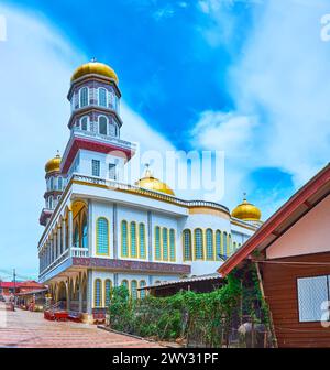 The golden domed mosque in Ko Panyi floating Muslim village, Phang Nga Bay, Thailand Stock Photo