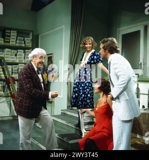 Meine Schwester und ich, Fernsehfilm, Deutschland 1975, Regie: Fred Kraus, Darsteller: Willy Millowitsch, Heidi Brühl, Beate Granzow, Peter Kraus Stock Photo