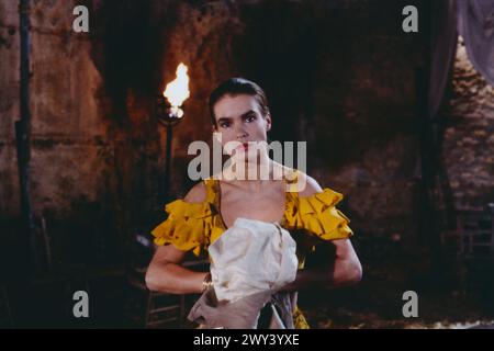 Carmen on Ice, deutscher Tanzfilm von 1990, Orchesterfassung nach der Oper Carmen von George Bizet, gedreht wurde der Eiskunstlauf-Film in der Altststadt von Sevilla, Spanien, Regie: Horant H Hohlfeld, Szene: KATARINA WITT als Carmen Stock Photo