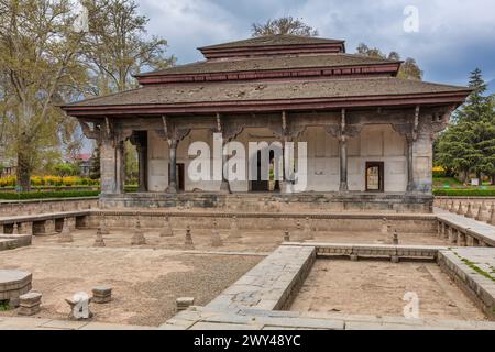 Marble pavilion, Shalimar Bagh, Mughal garden, 17th century, Srinagar, Kashmir, India Stock Photo