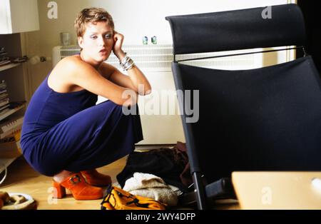 Annette Schreiber, deutsche Schauspielerin, bekannt u.a. durch die Fernsehserie 'Geliebte Schwestern', bei einem Personality-Fotoshooting im Studio, Deutschland 1997. Stock Photo