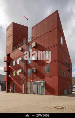 Krefeld, Neue Hauptfeuer und Rettungswache, 2018 von GATERMANN + SCHOSSiG Architekten (SUPERGELB Architekten) erbaut, Übungsturm Stock Photo