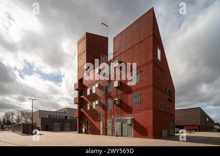 Krefeld, Neue Hauptfeuer und Rettungswache, 2018 von GATERMANN + SCHOSSiG Architekten (SUPERGELB Architekten) erbaut, Übungsturm Stock Photo