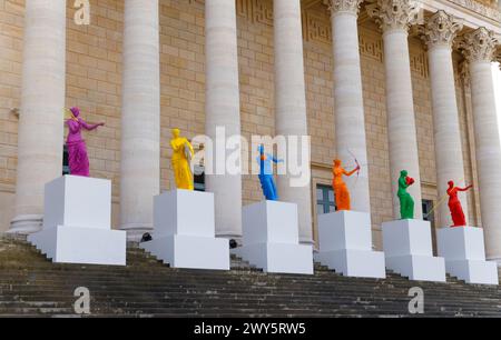 VENUS DE MILO SCULPTURES EMBODYING THE OLYMPIC SPIRIT ADORN PARIS Stock Photo