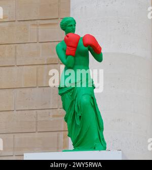 VENUS DE MILO SCULPTURES EMBODYING THE OLYMPIC SPIRIT ADORN PARIS Stock Photo