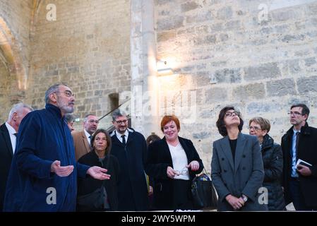 Mme Rachida DATI, meeting with the artist Gerard Traquandi, around