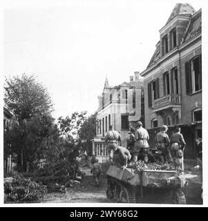 FIRST BIRTISH SOLDIERS ON GERMAN SOIL - The troop of the Sherwood