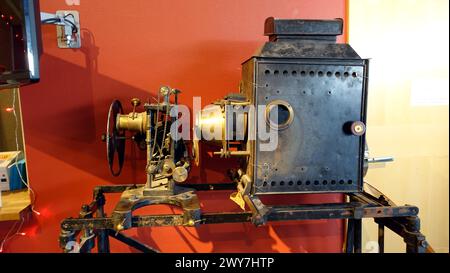 an ancient projector for the cinema now in disuse outside a room Stock Photo