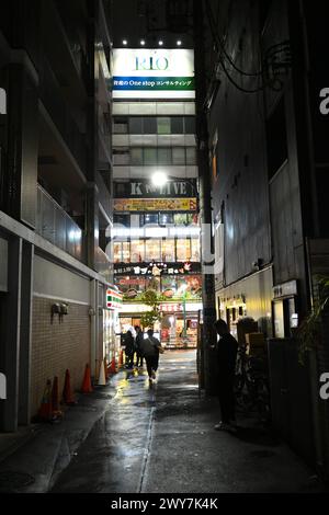 Dark alleyway in Ōkubo at night in the rain – Shin-Ōkubo, Shinjuku, Tokyo, Japan – 29 February 2024 Stock Photo