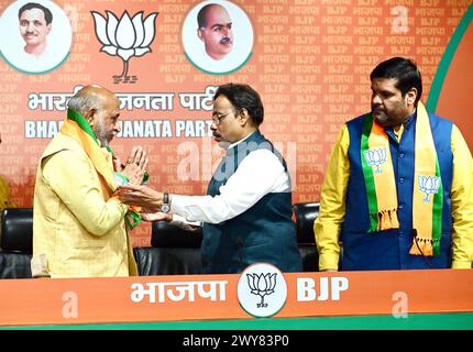 New Delhi, India. 04th Apr, 2024. NEW DELHI, INDIA - APRIL 4: Anil Sharma join BJP in presence of Vinod Tawde as Gourav Ballabh looks on at BJP HQ in New Delhi, India, on Thursday, April 4, 2024. (Photo by Vipin Kumar/Hindustan Times/Sipa USA) Credit: Sipa USA/Alamy Live News Stock Photo