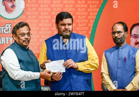 New Delhi, India. 04th Apr, 2024. NEW DELHI, INDIA - APRIL 4: Congress National spokesperson Gourav Vallabh joins BJP in the presence of Vinod Tawde at BJP HQ at DDU Marg on April 4, 2024 in New Delhi, India. (Photo by Vipin Kumar/Hindustan Times/Sipa USA) Credit: Sipa USA/Alamy Live News Stock Photo