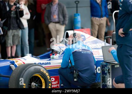 Williams Racing Team Pit Crew preparing the Williams FW19, to take part in the 75th Anniversary demonstration of Post '66 Formula One Cars Stock Photo