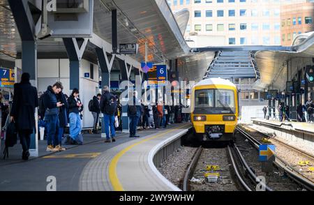 Class 465 Southeastern  passenger train at London Bridge railway station, London, England. Stock Photo