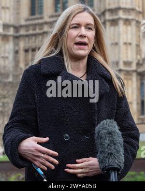 London, UK. 5th April 2024. Pro-Israel protesters. Pro-Palestine ...