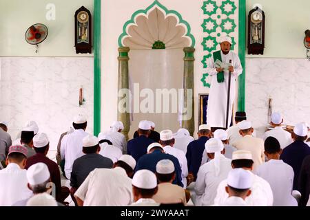 Sermon by Imam, Friday Prayers Salat, Jamiul Azhar mosque, Vietnam, Indochina, Southeast Asia, Asia Copyright: Godong 809-8988 Stock Photo