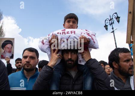 Srinagar, Jammu And Kashmir, India. 5th Apr, 2024. A Kashmiri Shia Muslim boy is seen wearing a bloody shroud as people participate in support of Gaza and Palestine during a demonstration on Al-Quds Day in Srinagar. Al-Quds Day is a day of remembrance for the Palestinian people, celebrated every year on the last Friday of the Muslim fasting month of Ramadan. It was initiated by Ayatollah Ruhollah Khomeini, the leader of the Iranian Revolution and founder of the Islamic Republic of Iran. (Credit Image: © Adil Abass/ZUMA Press Wire) EDITORIAL USAGE ONLY! Not for Commercial USAGE! Stock Photo