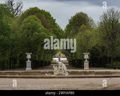 Vienna, Austria, Austria. 5th Apr, 2024. A fountain on a rainy morning at Schonbrunn gardens. (Credit Image: © Bianca Otero/ZUMA Press Wire) EDITORIAL USAGE ONLY! Not for Commercial USAGE! Stock Photo