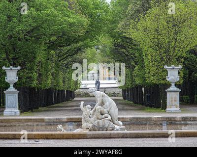 Vienna, Austria, Austria. 5th Apr, 2024. A fountain on a rainy morning at Schonbrunn gardens. (Credit Image: © Bianca Otero/ZUMA Press Wire) EDITORIAL USAGE ONLY! Not for Commercial USAGE! Stock Photo