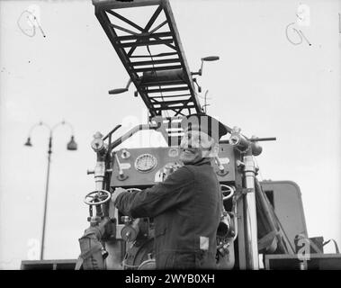 THE NAVY'S FIRE FIGHTERS. OCTOBER 1941, ROSYTH NAVAL BASE. MODERN FIRE ...