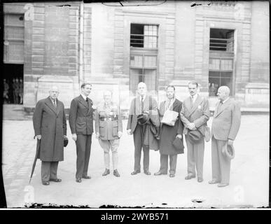COMMONWEALTH REPRESENTATIVES VISITING FRANCE, NOVEMBER 1939 - Outside General Gamelin's headquarters near Paris, left to right: Peter Fraser, Deputy Prime Minister of New Zealand; Anthony Eden, British Dominions Secretary; General Gamelin, Commander-in-Chief of the Allied Forces in France; T A Crerar, Canadian Minister for Mining; Sir Muhammed Zafrulla Khan, Indian representative; Richard Casey, Australian Minister of Supply; and Denys Reitz, South African Minister for Native Affairs. , Fraser, Peter, Eden, Anthony, Gamelin, Maurice Gustave, Casey, Richard Gavin Gardiner, Reitz, Denys, Khan, M Stock Photo