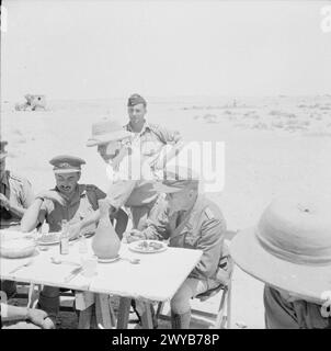 THE BRITISH ARMY IN NORTH AFRICA 1942 - General Ludwig Cruewell, who was captured after his plane was shot down, dining with British officers, 1 June 1942. , Stock Photo