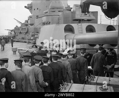 SCENES ON BOARD A BATTLESHIP AT SEA. 1940 OR 1941, ON BOARD HMS NELSON. - Pay day in a battleship. , Stock Photo