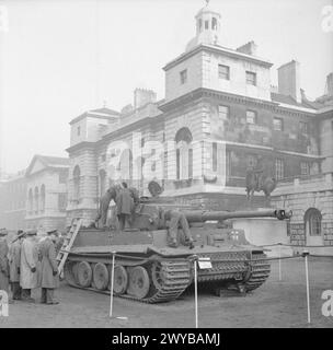 THE BRITISH ARMY IN THE UNITED KINGDOM 1939-45 - German Tiger I tank captured in Tunisia, on display at Horse Guards Parade in London, 18 November 1943. , Stock Photo
