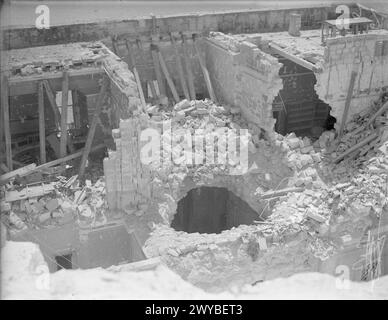 BOMB DAMAGE IN MALTA AFTER BIGGEST RAID YET. 7 APRIL 1942. - The gaping hole in the roof of the Customs House after a direct hit. , Stock Photo