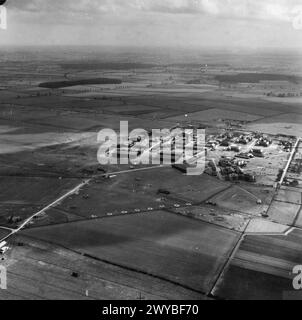 ROYAL AIR FORCE FLYING TRAINING COMMAND, 1940-1945. - Aerial oblique view of RAF Grantham (Spittlegate), Lincolnshire, from the north. Airspeed Oxfords of No. 12 (Pilots) Advanced Flying Unit can be seen parked in front of the hangars in the foreground, and by the airfield boundary with the A52, at middle left. , Royal Air Force, 1 Camouflage Unit, Royal Air Force, Operational Training Unit, 102 (Glider), Kidlington Stock Photo