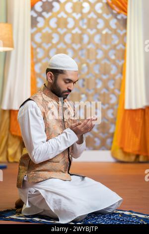 Muslim man praying namaz hi-res stock photography and images - Alamy
