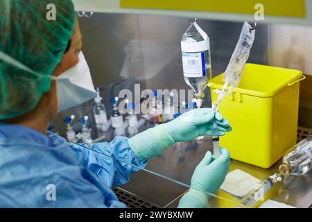 Preparation of drugs in laminar flow hood, epidural anesthesia, Clean room, Pharmacy, Hospital Donostia, San Sebastian, Gipuzkoa, Basque Country, Spain. Stock Photo