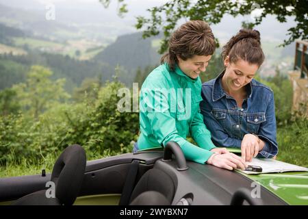 Friends in convertible car. Mirador de Udana, Oñate. Gipuzkoa, Euskadi. Spain. Stock Photo