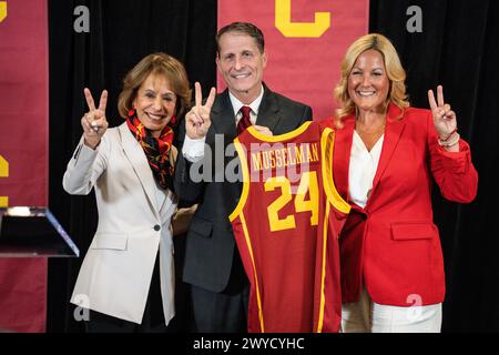 Eric Musselman (center) is introduced as the new head coach for USC Trojans men’s basketball by Athletic Director Jennifer Cohen (right) and President Stock Photo