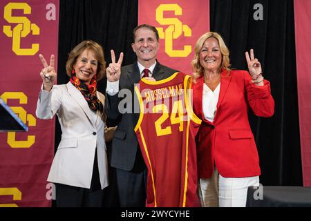 Eric Musselman (center) is introduced as the new head coach for USC Trojans men’s basketball by Athletic Director Jennifer Cohen (right) and President Stock Photo