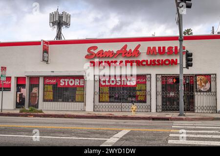 Los Angeles, CA, USA – April 5, 2024: Exterior of Sam Ash Music store on Sunset boulevard advertises its store closure in Los Angeles, CA. Stock Photo