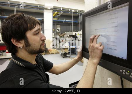 Registration control in production by imaging on touch screen, spindle manufacturing. Mendaro, Gipuzkoa, Euskadi, Spain. Stock Photo