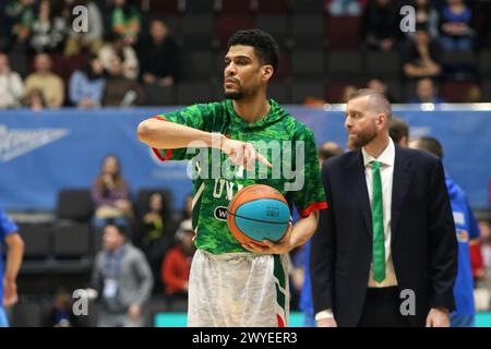 Saint Petersburg, Russia. 05th Apr, 2024. Louis Labeyrie (7) of UNICS Kazan in action during the VTB United League basketball match, Regular Season, between Zenit Saint Petersburg and UNICS Kazan at 'kck Arena'. Final score; Zenit 91:87 UNICS Kazan. Credit: SOPA Images Limited/Alamy Live News Stock Photo