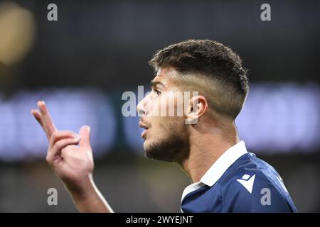 MELBOURNE, AUSTRALIA. 6 Apr 2024. Pictured:  Frenchman Zinédine Machach(8) of Melbourne Victory during the A Leagues Soccer, Melbourne Victory FC v Melbourne City FC at Melbourne's AAMI Park. Credit: Karl Phillipson/Alamy Live News Stock Photo