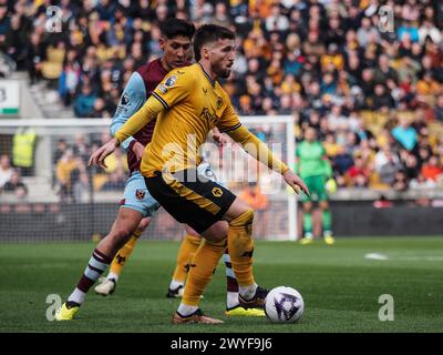 Wolverhampton, UK. 06th Apr, 2024. Wolverhampton, England, April 6th 2024: Matt Doherty (2 Wolves) on the ball during the Premier League football match between Wolverhampton Wanderers and West Ham United at Molineux stadium in Wolverhampton, England (Natalie Mincher/SPP) Credit: SPP Sport Press Photo. /Alamy Live News Stock Photo