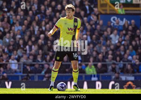 Liverpool, UK. 06th Apr, 2024. Liverpool, England, Apr 6th 2024: Sander Berge of Burnley during the Premier League football match between Everton FC and Burnley FC at Goodison Park in Liverpool, England. (Richard Callis/SPP) Credit: SPP Sport Press Photo. /Alamy Live News Stock Photo